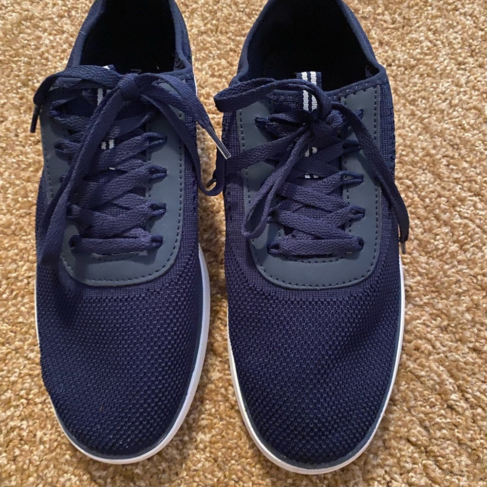 Black Nautica men’s tennis shoes
